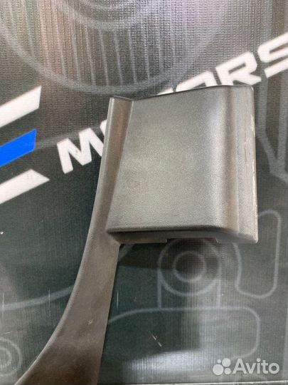 Пластик багажника правый Volkswagen Touareg 7L