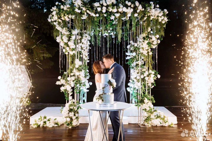 Подиум для выездной регистрации свадьбы