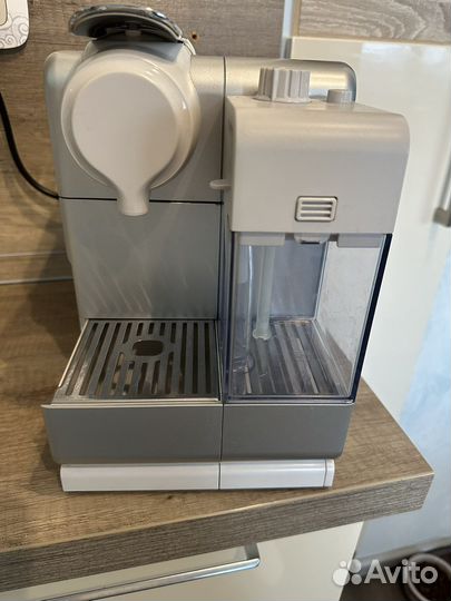 Капсульная кофемашина delonghi