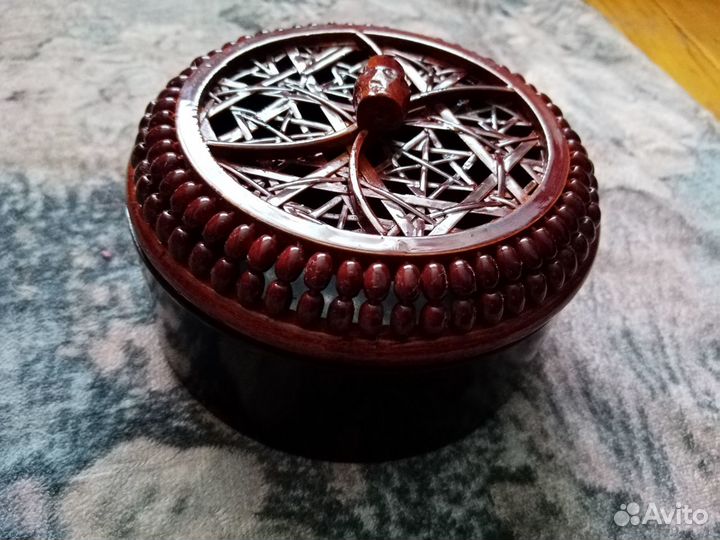 Шкатулка круглая плетёная