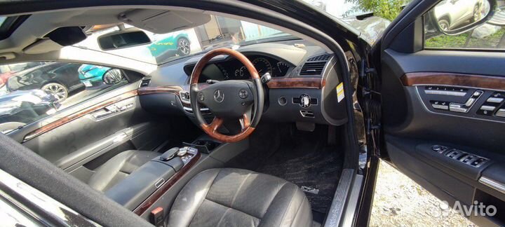 В разборе из Японии Mercedes Benz S500 W221 Long