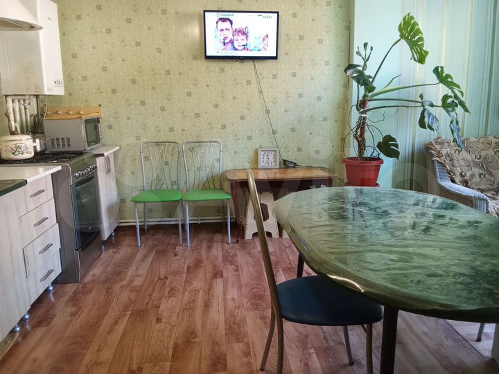 2-к. квартира, 57 м², 1/2 эт.