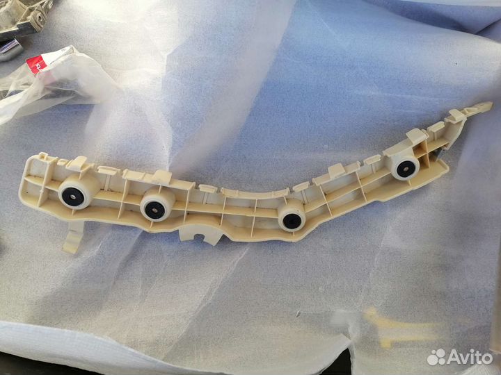 Кронштейн задний левый Chevrolet Aveo T300