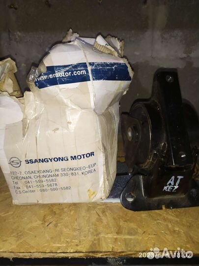 Подушка двигателя