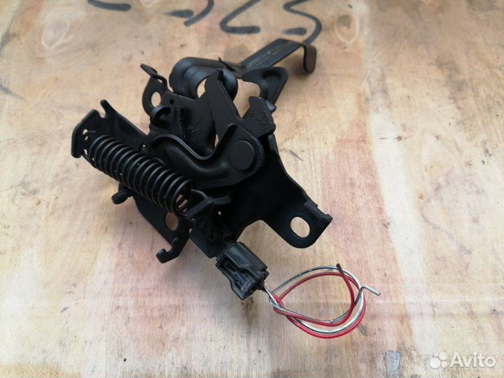Замок капота Toyota Corolla ADE150 1adftv 2010