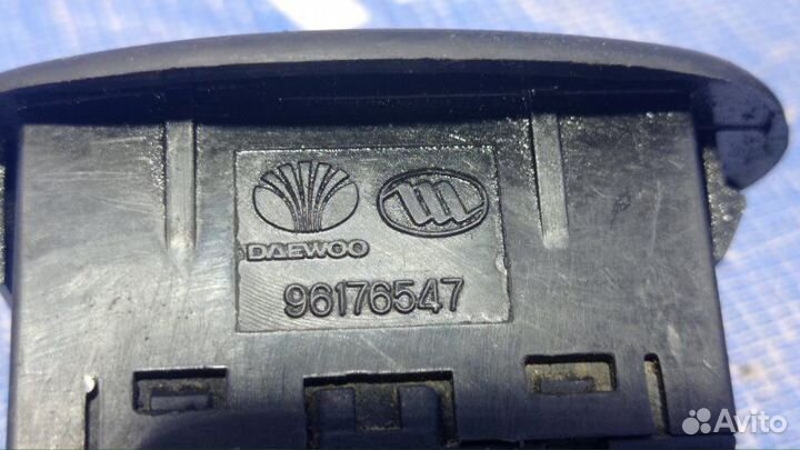 Кнопка открывания багажника Daewoo Nexia седан