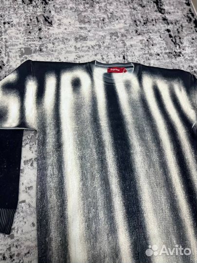Свитер supreme blurred logo sweater