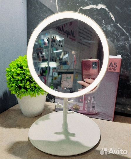 Настольное зеркало для макияжа с подсветкой