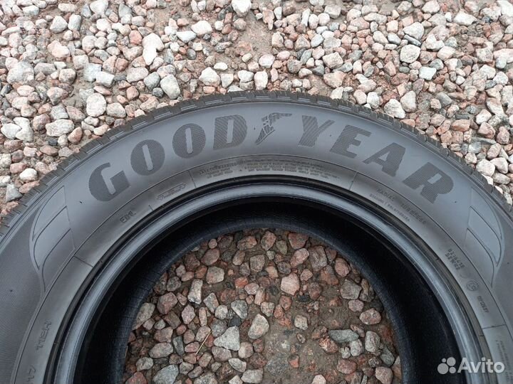 Goodyear EfficientGrip SUV 4x4 265/65 R17