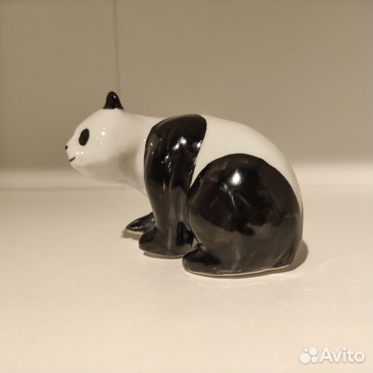 Корейская фарфоровая статуэтка «Панда»
