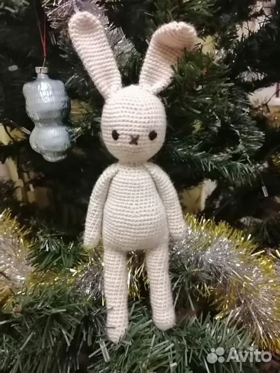 Вязаный заяц 25см
