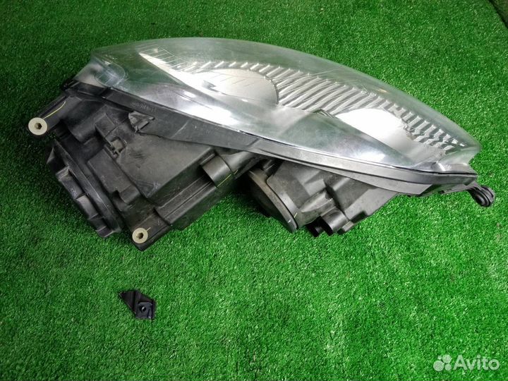 Фара передняя левая Volkswagen Golf 5 BLG (1.4)
