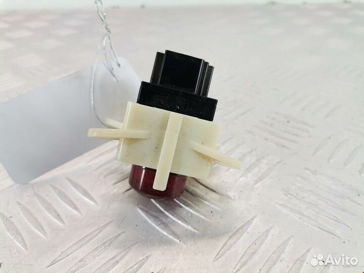 Кнопка аварийной сигнализации Mitsubishi L200