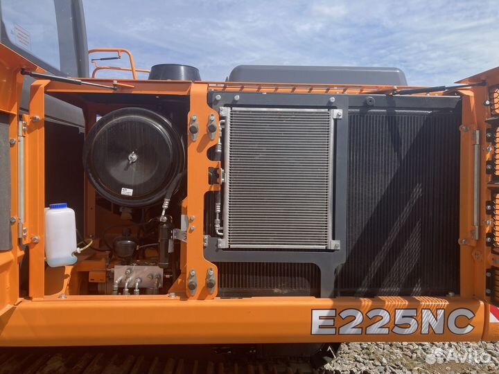 Гусеничный экскаватор UMG E225NC, 2023