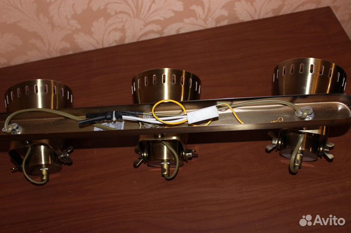 Светильник 3х рожковый новый.Cтаринная медь