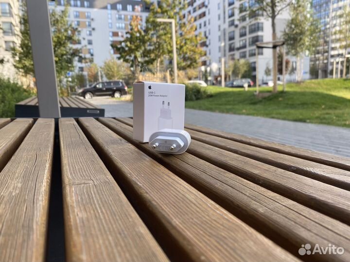 Блок быстрой зарядки iPhone