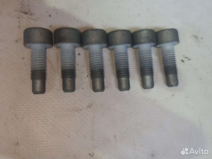 Болты крепления гидро трансформатора Mercedes