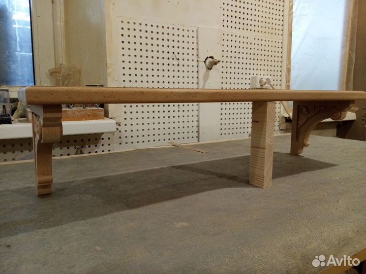 Резная полка из бука