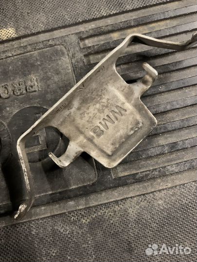 Скоба переднего суппорта bmw f30 f32 f34 2.0d