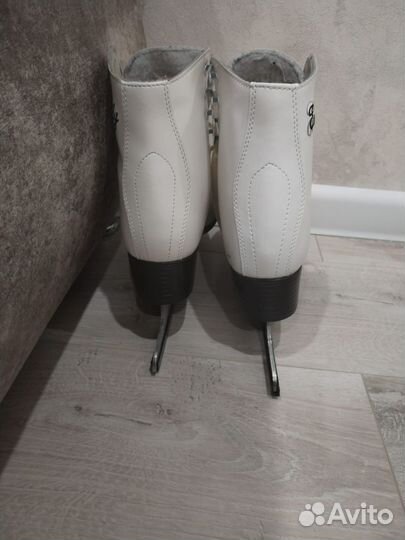 Коньки фигурные 39 размер женские