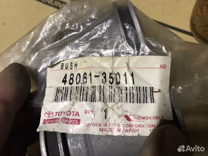 Toyota Dyna Toyoace Hiace ось рычага подвески