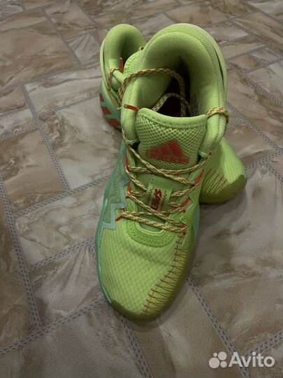 Баскетбольные кроссовки adidas