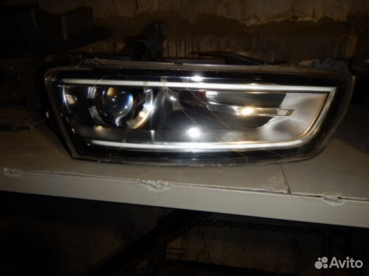 Фара правая Audi Q3
