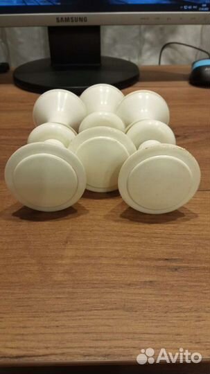 Дверные ручки из пластика