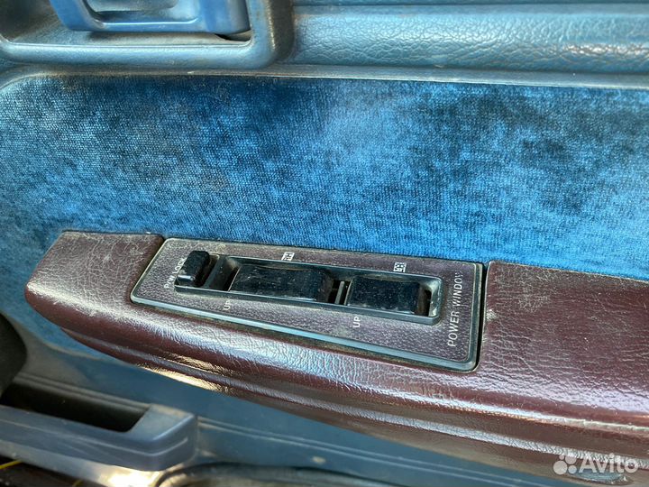 Кнопки стеклоподъемников Nissan Homy 4