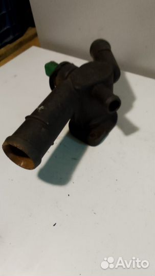 Фланец термостата Skoda Octavia Tour