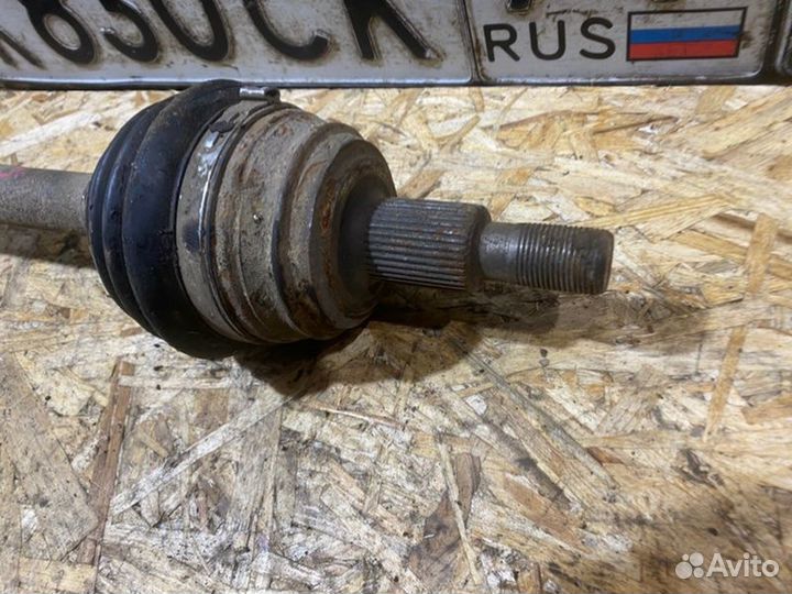 Привод левый Skoda Octavia лифтбек 1.8 1997