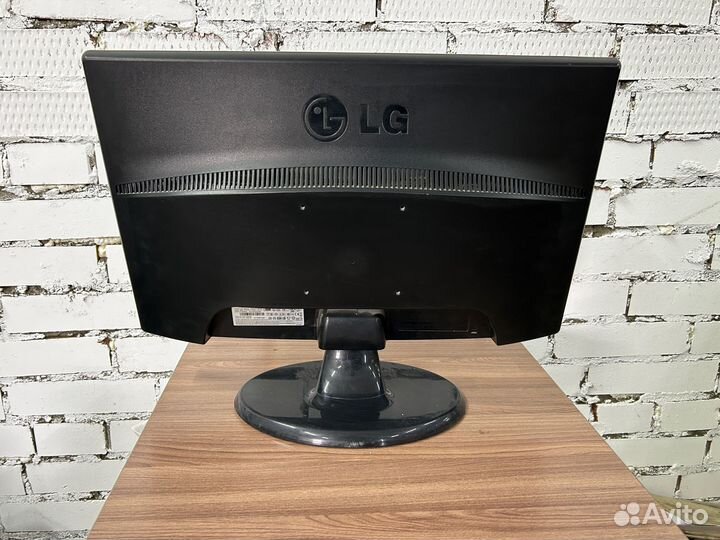 Монитор для компьютера LG 2243S-PF. Б/У