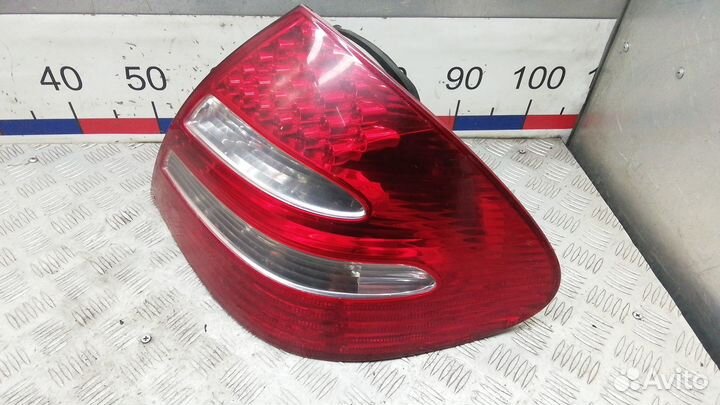 Фонарь задний правый Mercedes-Benz E-Class