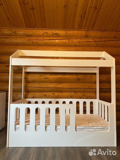 Детская кровать домик с матрасом
