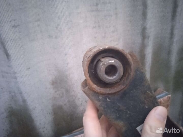 Рычаг задний правый нижний passat b6