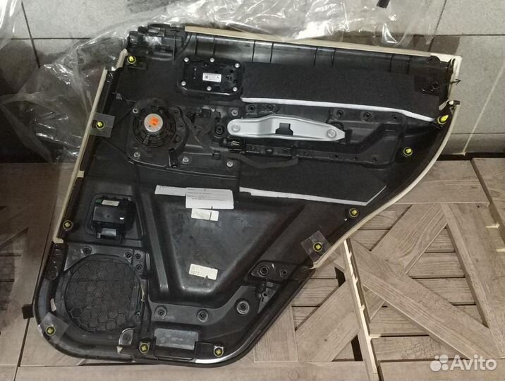 Обшивка задней левой двери Range Rover III