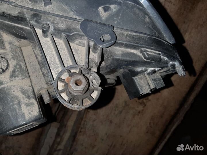 Правая фара mercedes W212 S212 битая