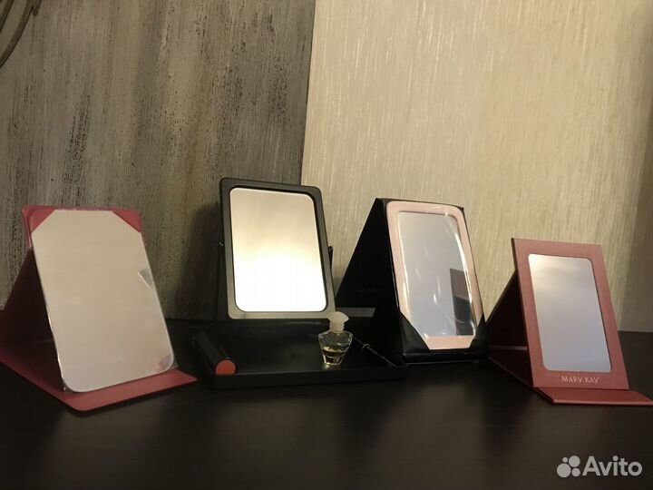 Зеркало для макияжа с косметичкой Мери Кей