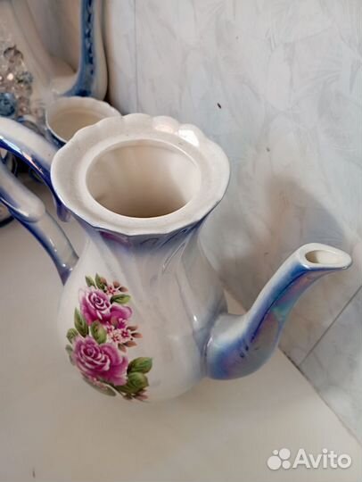 Заварочный чайник, чашки, сахарница