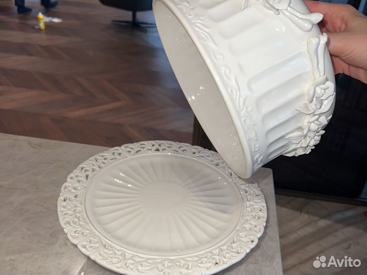 Тортница на ножке