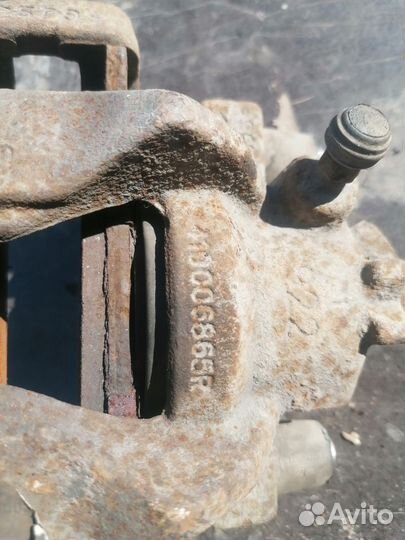 Суппорт тормозной передний правый Renault Logan