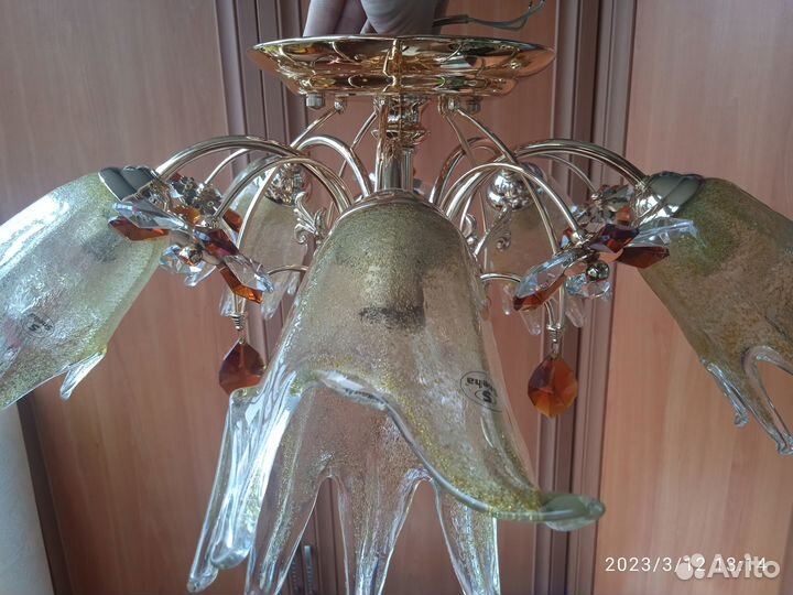 Продам люстру