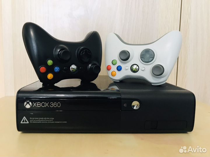 Xbox 360 e freeboot 320 GB 2 геймпада