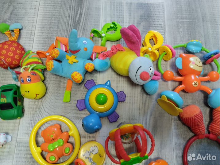 Грызунки, погремушки, игрушки для ванной