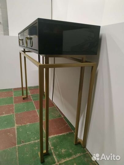 Туалетный столик. Консоль