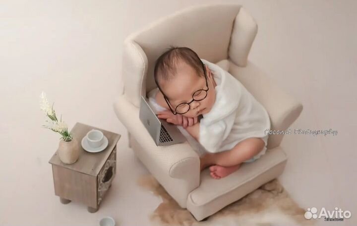 Реквизит для newborn фотосессии ноутбук