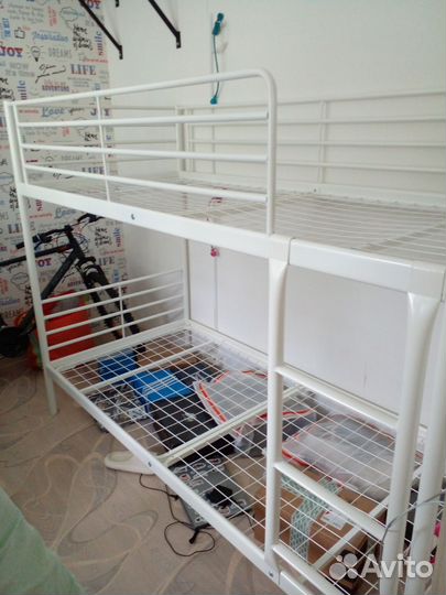 Кровать двухьярусная