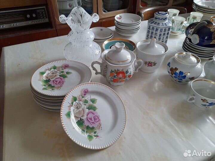 Тарелки сахарницы чайные пары и сервизы