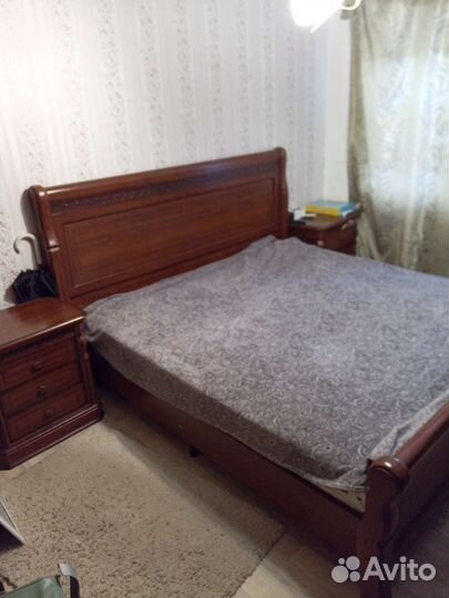 Спальный гарнитур из массива дерева бу