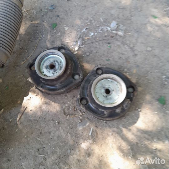 Амортизаторы задние и опорники б/у Тусан 2007